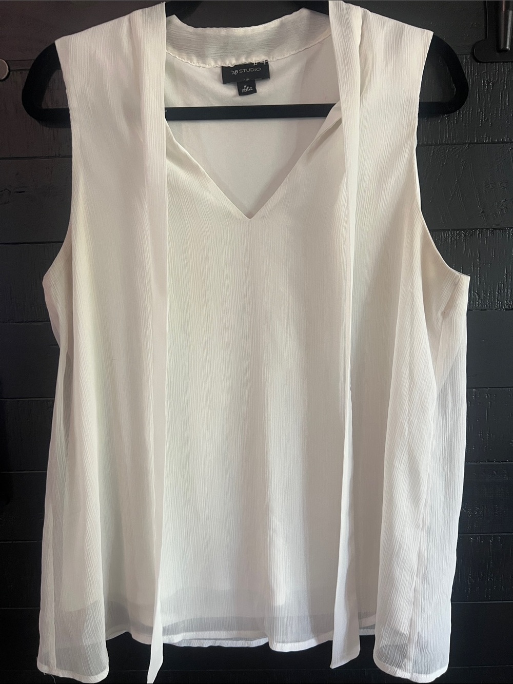 AB Studio White Sleeveless V-Neck Tie-Front Blouse